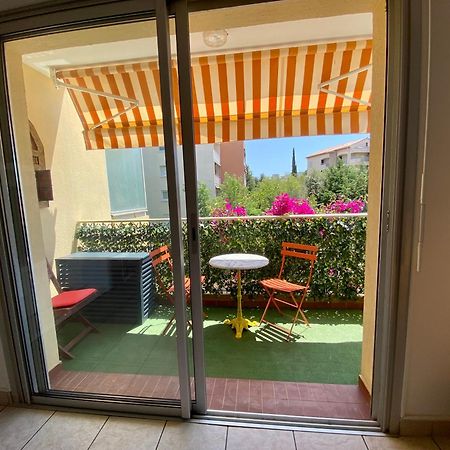 Chez Virginie : Appartement Lumineux Au Calme. Frejus Bagian luar foto