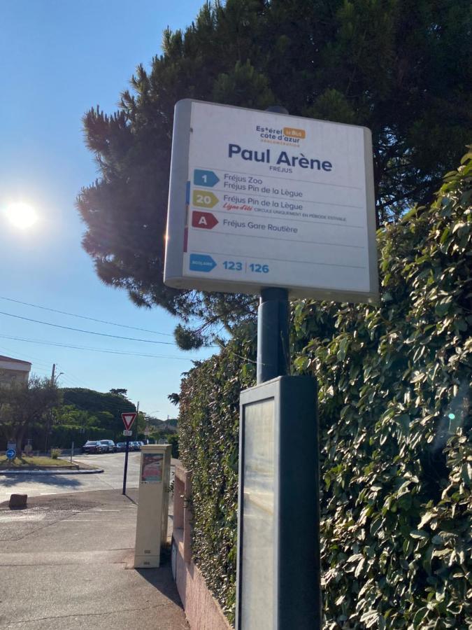 Chez Virginie : Appartement Lumineux Au Calme. Frejus Bagian luar foto