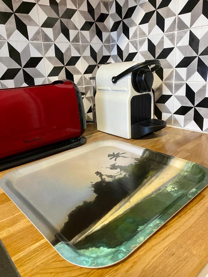 Chez Virginie : Appartement Lumineux Au Calme. Frejus Bagian luar foto