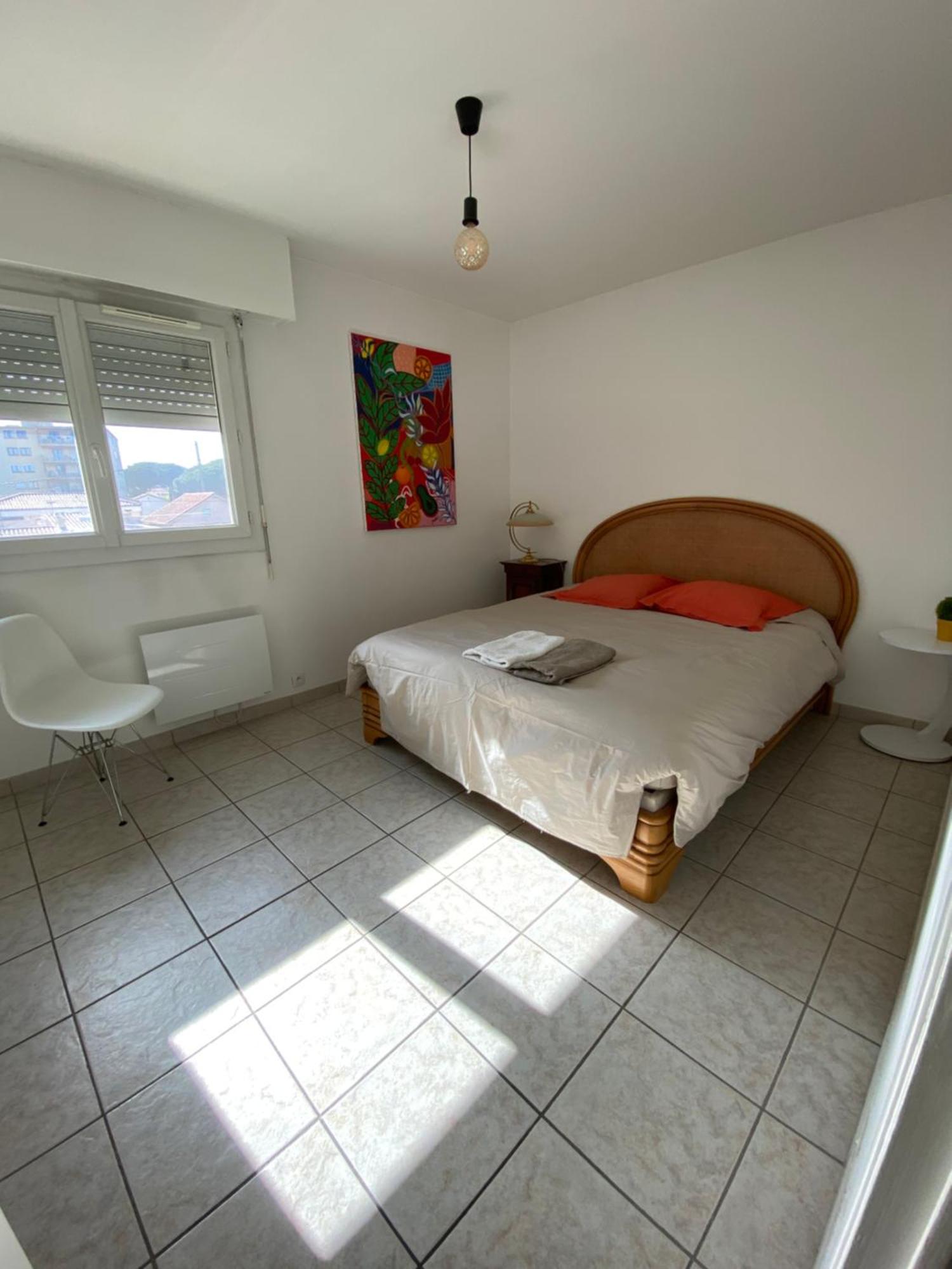 Chez Virginie : Appartement Lumineux Au Calme. Frejus Bagian luar foto