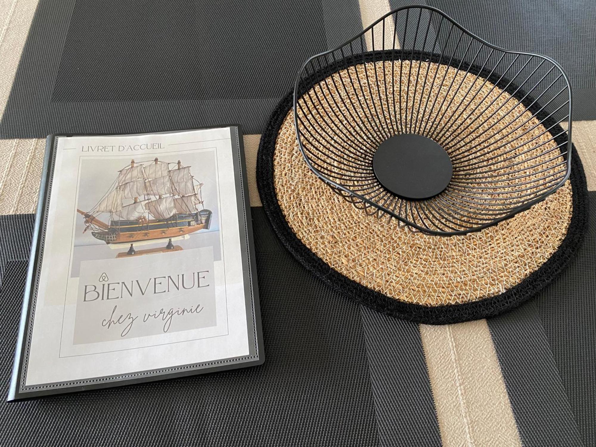 Chez Virginie : Appartement Lumineux Au Calme. Frejus Bagian luar foto